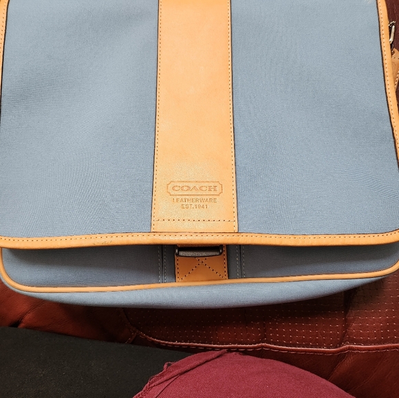Authentic Leather Coach Messenger/Laptop Bag, Great Condition - Picture 9 of 11